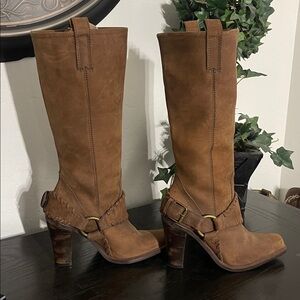 Steve Madden Hailee Distressed Western Leather Boots with buckle detail Size 6